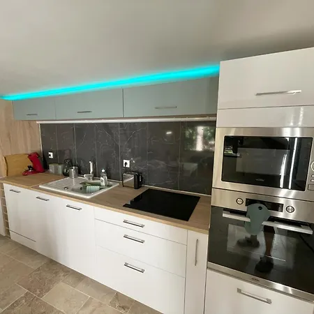 Ferienhaus Grange Renovee, Jardin Prive Et Piscine Partagee Poussan