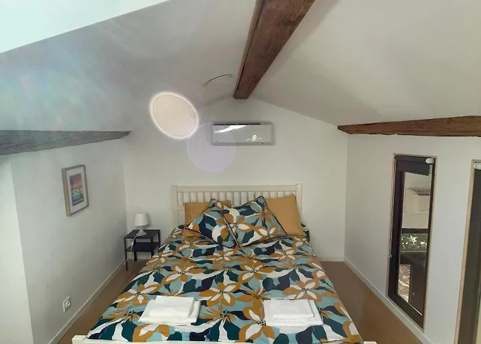 Vakantiehuis Grange Renovee, Jardin Prive Et Piscine Partagee Poussan