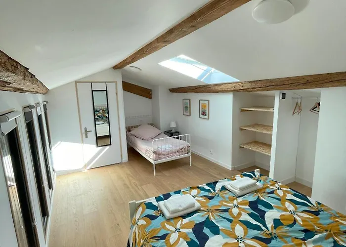 Grange Renovee, Jardin Prive Et Piscine Partagee Poussan